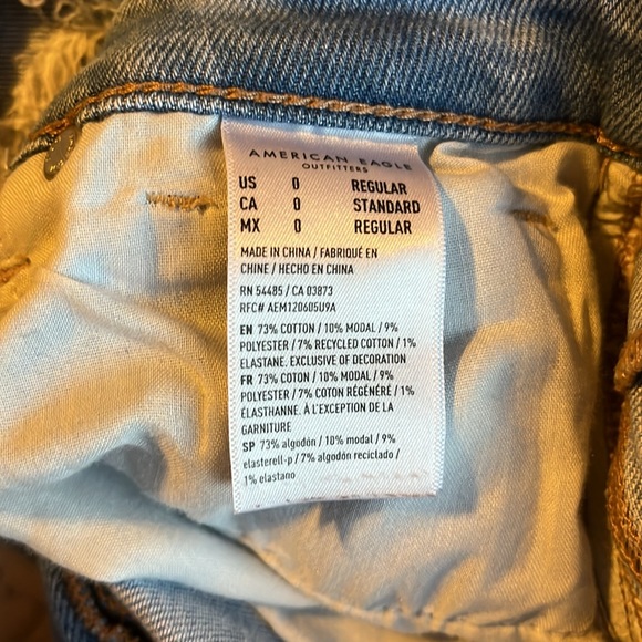 Woman High Rise American Eagle Jeans - Picture 4 of 4